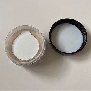 Laura Mercier Loose Setting Powder in Translucent